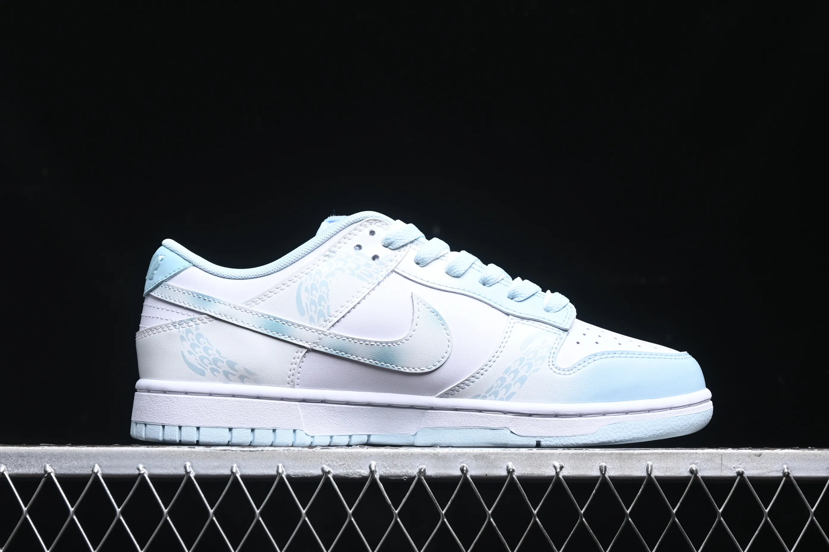 All Categories Nk SB Dunk Series Nk SB Dunk Low Low-top sneakers Nk Dunk low Year of the Dragon Limited Royal Dragon Blue and White White and Blue New Chinese style Low-top casual sneakers DV0833-104